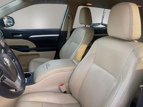 Used 2015 Toyota Highlander XLE FWD image 14
