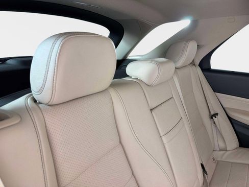 Used 2025 Mercedes-Benz GLC 350e 4MATIC image 24