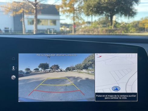 Used 2025 Hyundai Elantra Limited image 17