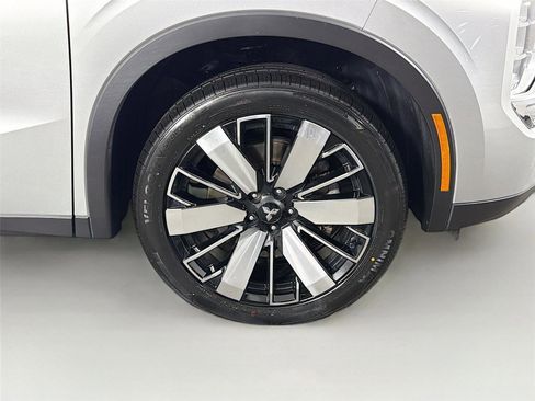 Used 2025 Mitsubishi Outlander SE AWD/4WD image 37