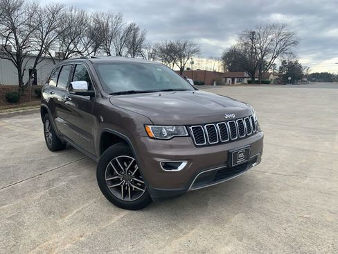 Used 2019 Jeep Grand Cherokee Limited image 3
