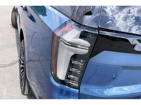 Used 2026 Chevrolet Tahoe High Country AWD/4WD image 32