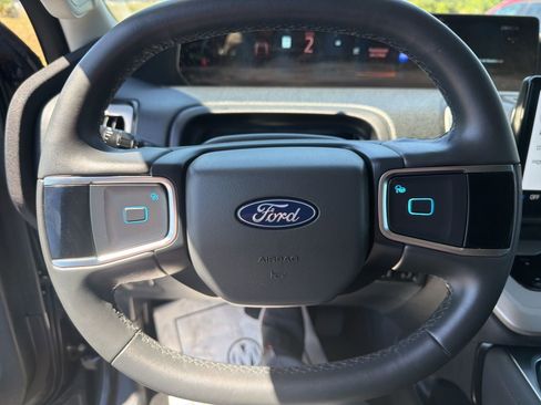 Used 2025 Ford Expedition Active image 24