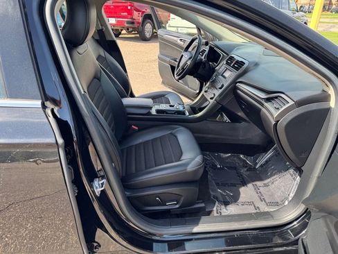 Used 2017 Ford Fusion SE w/ Equipment Group 601A image 31