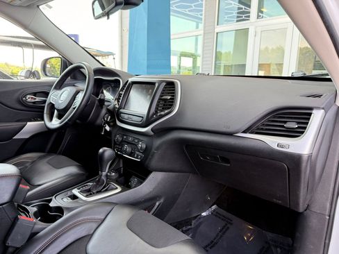 Used 2017 Jeep Cherokee Trailhawk AWD/4WD image 26