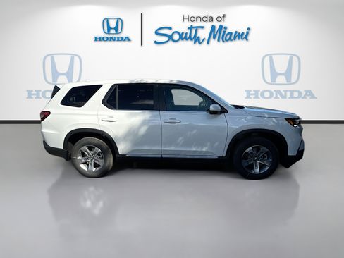 New 2025 Honda Pilot EX-L image 8