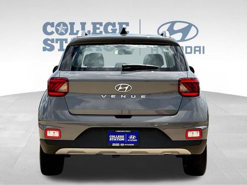 Used 2022 Hyundai Venue SEL FWD image 9