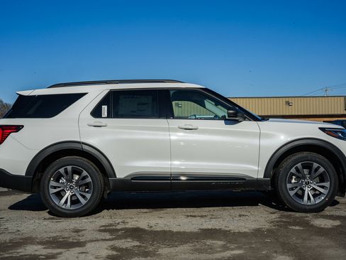 New 2026 Ford Explorer Active w/ Active Comfort Package image 3