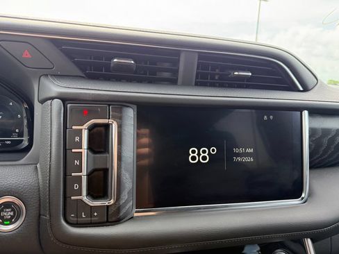 Used 2022 GMC Yukon XL Denali AWD/4WD image 15
