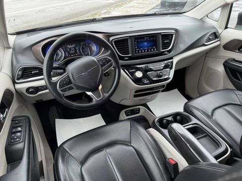 Used 2021 Chrysler Voyager Lxi image 12