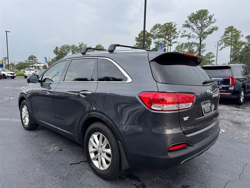Used 2017 Kia Sorento FWD w/ LX Convenience Package image 6