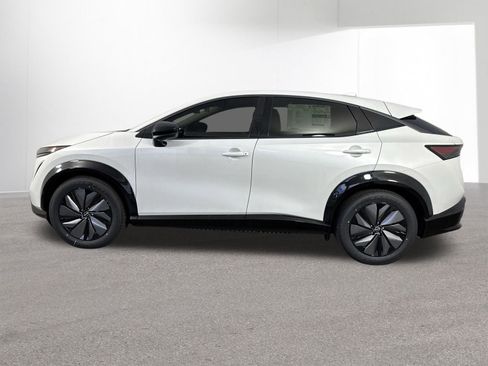 New 2025 Nissan Ariya AWD image 30
