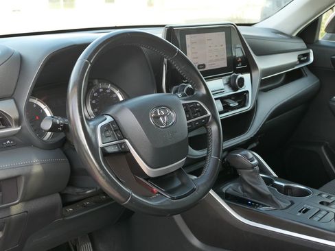 Used 2023 Toyota Highlander XSE image 11