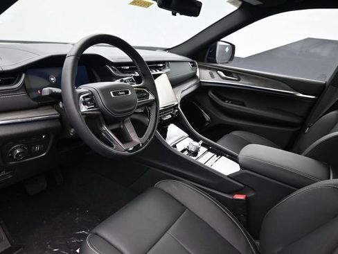 New 2024 Jeep Grand Cherokee Overland w/ Advanced Protech Group III image 32