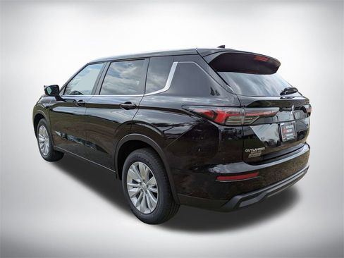 New 2026 Mitsubishi Outlander ES image 6