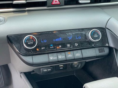 Used 2023 Hyundai Elantra SEL image 19