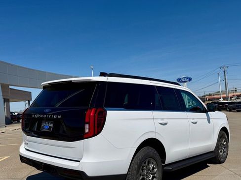 New 2026 Ford Expedition Active image 4