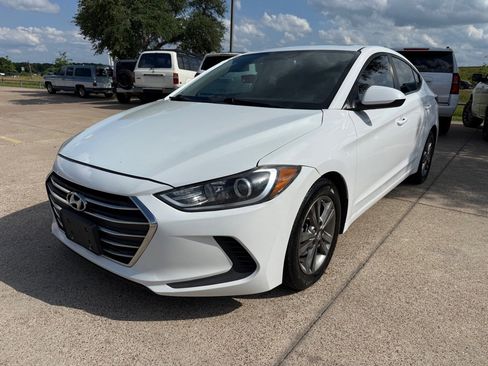 Used 2018 Hyundai Elantra Value Edition FWD image 3