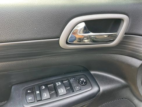Used 2021 Jeep Grand Cherokee Laredo X AWD/4WD image 28