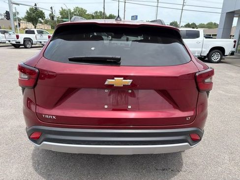 Used 2025 Chevrolet Trax LT FWD image 19