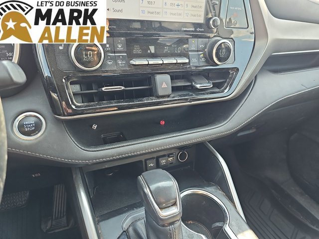 Used 2021 Toyota Highlander XLE AWD/4WD image 17