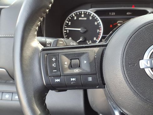 Used 2024 Nissan Pathfinder SL w/ Black Appearance Package image 10