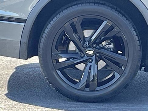 Used 2023 Volkswagen Tiguan SE R-Line image 9