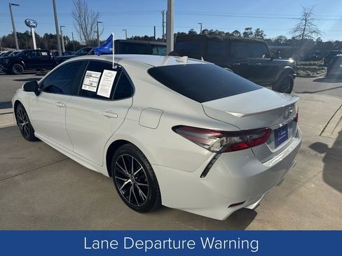 Used 2024 Toyota Camry SE image 4
