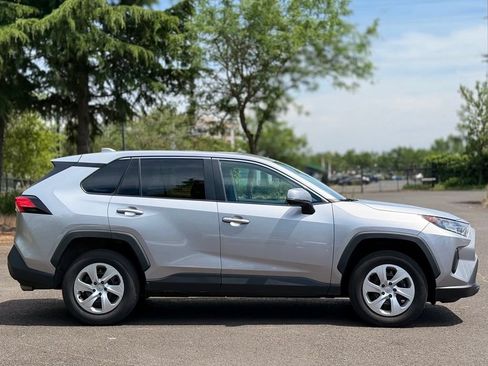 Used 2022 Toyota RAV4 LE AWD/4WD image 6
