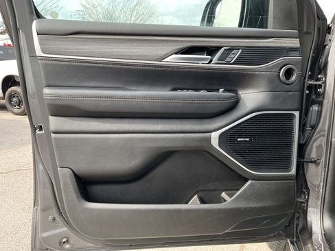 Used 2024 Jeep Wagoneer Series II w/ Flexible Seating Group image 18