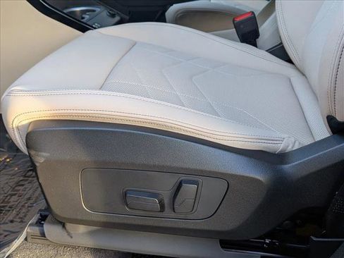 Used 2025 BMW X1 xDrive28i image 4