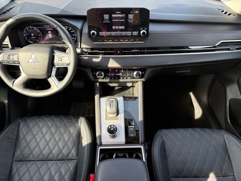 Used 2024 Mitsubishi Outlander SEL image 2