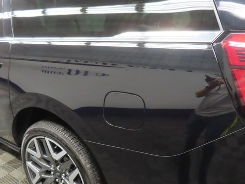 Used 2025 Ford Expedition Max Platinum w/ Platinum Ultimate Package image 55