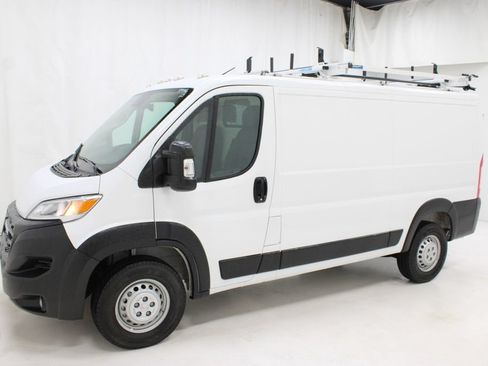 Used 2025 RAM ProMaster 2500 w/ Safety Group FWD image 2