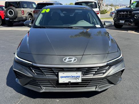 Used 2024 Hyundai Elantra SE FWD image 3