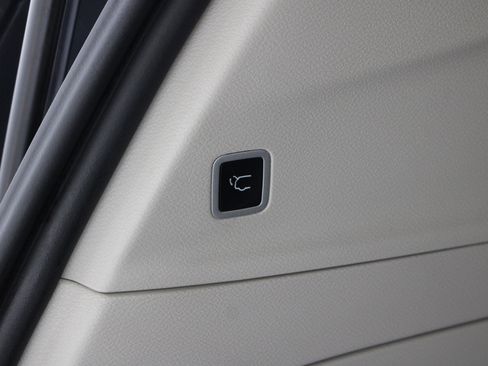 Used 2023 Chrysler Pacifica Limited FWD image 25
