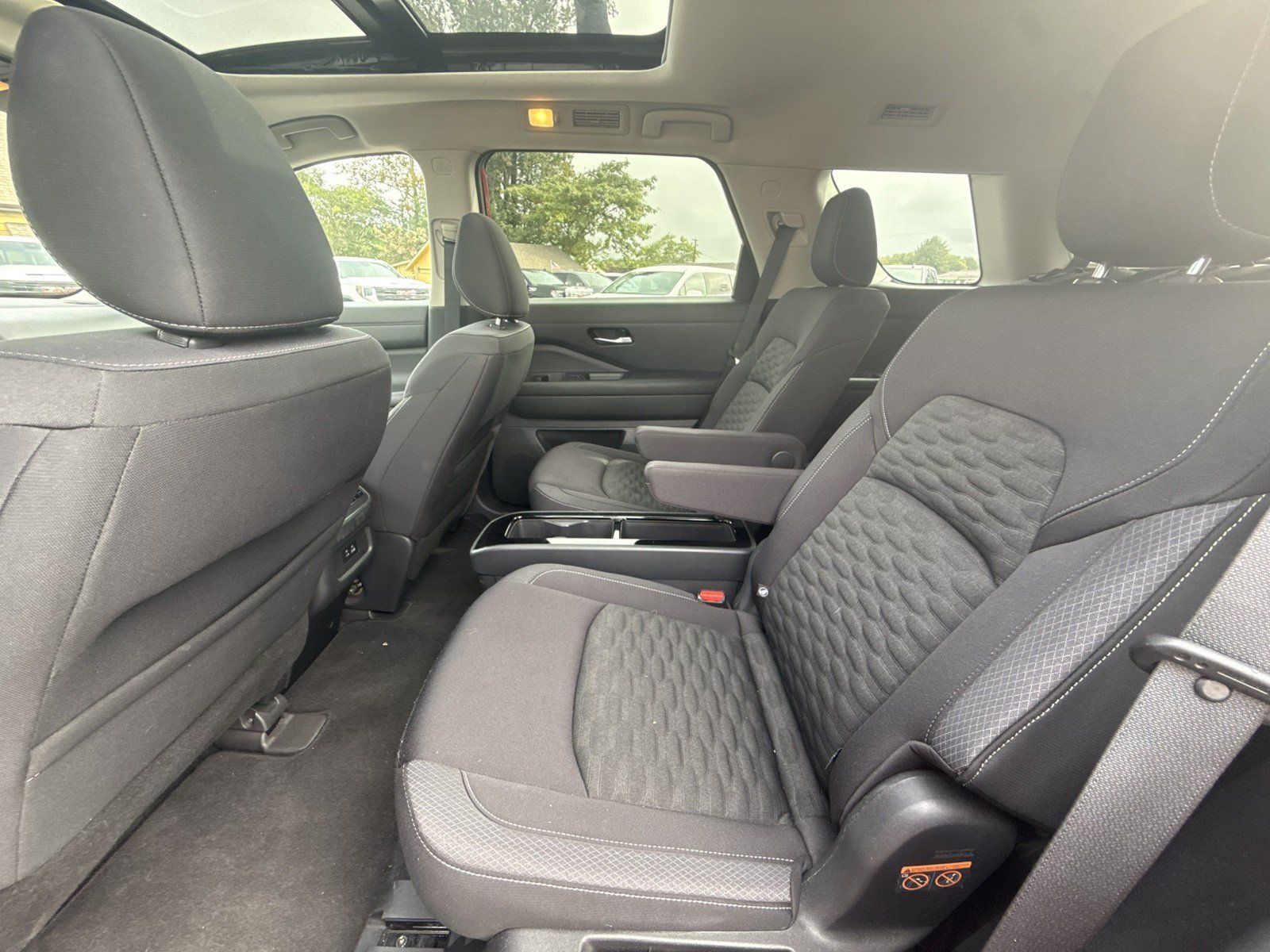 Used 2022 Nissan Pathfinder SV w/ SV Premium Package AWD/4WD image 28