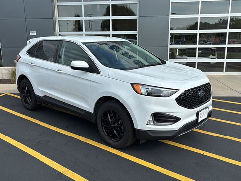 Used 2024 Ford Edge SEL w/ Convenience Package AWD/4WD image 2