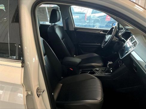 Used 2024 Volkswagen Tiguan SE AWD/4WD image 11