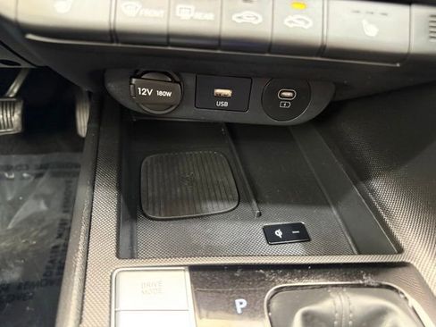 Used 2025 Hyundai Elantra SEL FWD image 35