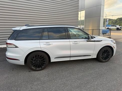 Used 2025 Lincoln Aviator Reserve w/ Equipment Group 201A AWD/4WD image 4