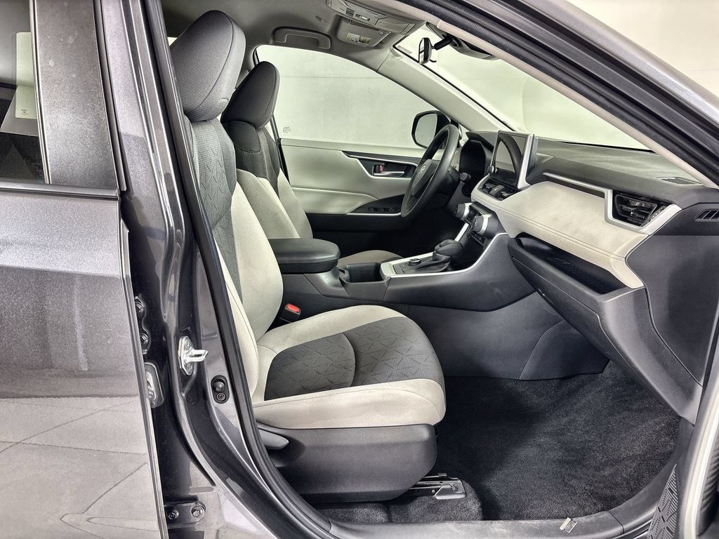 Used 2024 Toyota RAV4 XLE AWD/4WD image 25