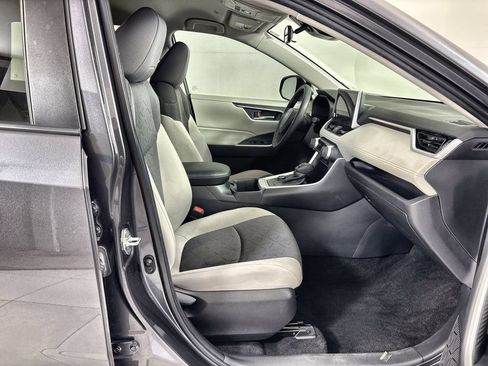 Used 2024 Toyota RAV4 XLE AWD/4WD image 25
