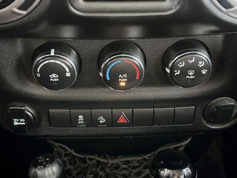 Used 2014 Jeep Wrangler Unlimited Sport AWD/4WD image 19