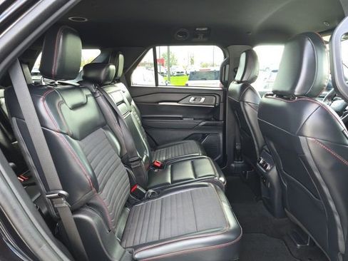 Certified 2025 Ford Explorer ST-Line w/ ST-Line Street Pack image 18