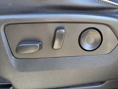 Used 2023 Chevrolet Suburban Premier image 22