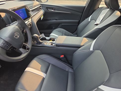 Used 2026 Toyota Camry SE FWD image 9