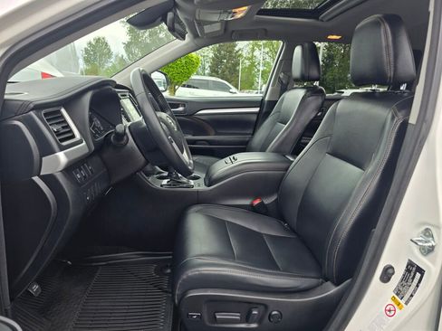 Used 2017 Toyota Highlander XLE AWD/4WD image 12