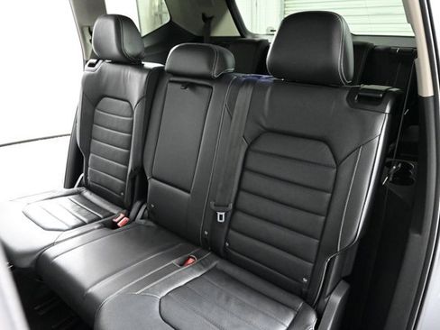 Certified 2022 Volkswagen Atlas SEL Premium image 17