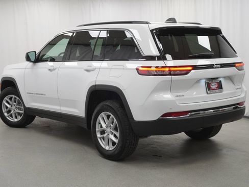 Certified 2025 Jeep Grand Cherokee Laredo X AWD/4WD image 14